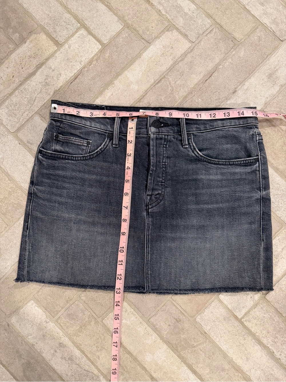 MOTHER The Vagabond Mini Fray Skirt Pedal To The Metal Black Denim Size 27 - Picture 4 of 10